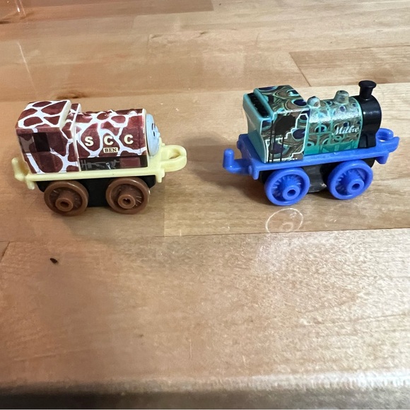Thomas the Train Minis Open Blind Bag Lot: Peacock Millie & Giraffe Animal Ben - Picture 7 of 9